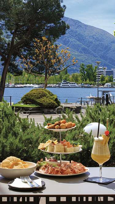 Lounge con vista sul lungolago di Muralto-Locarno